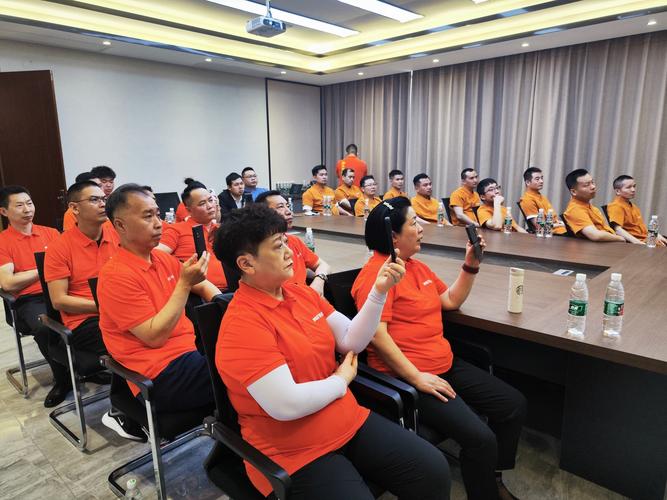 餐饮人的服务礼仪和基本生活学习的重要性
